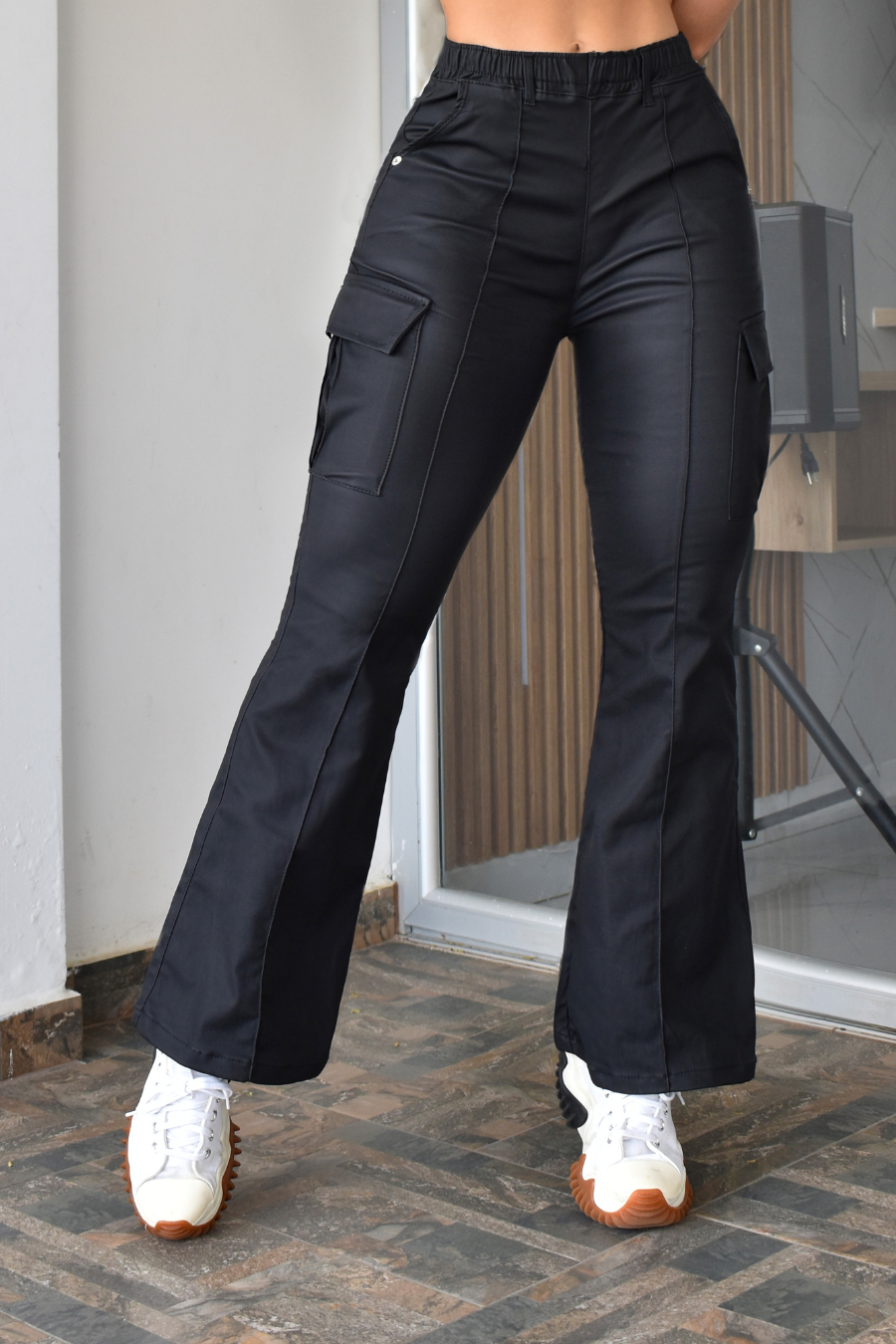 PANTALON BOTA ANCHA CUERINA MOLDEADOR REF. BY-40413