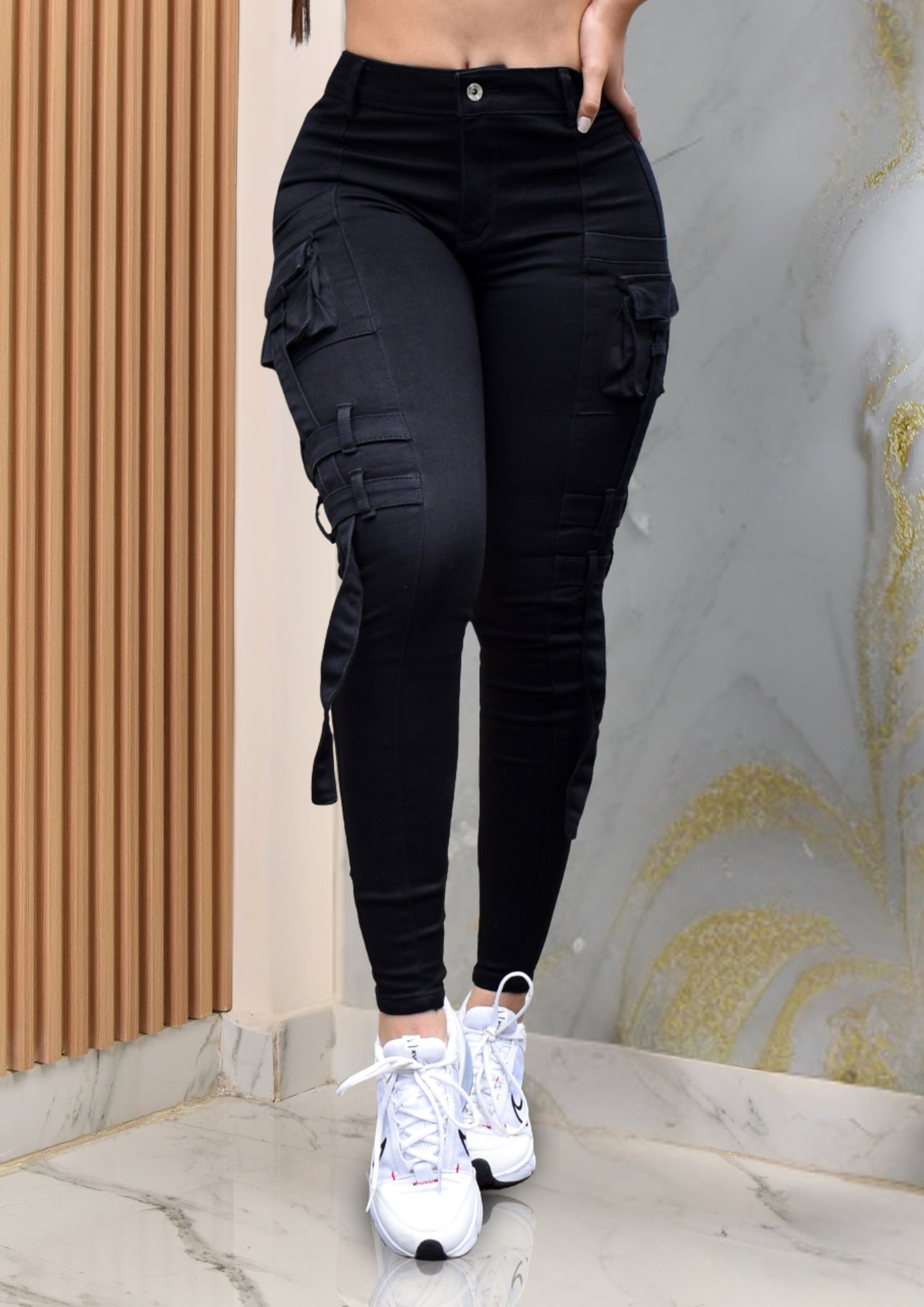 JEANS SKINNY COLOR NEGRO MOLDEADOR REF. BY- 254051