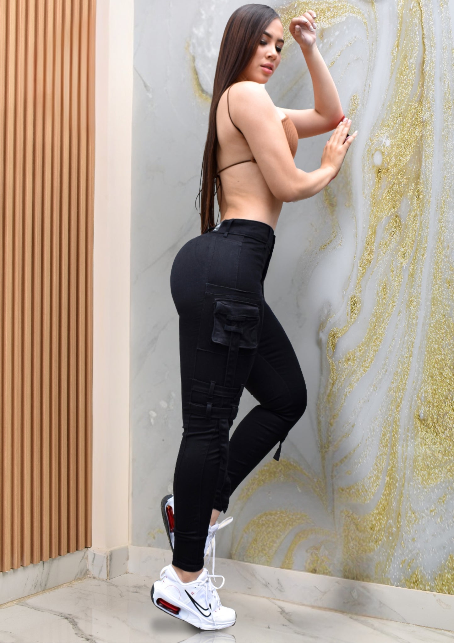 JEANS SKINNY COLOR NEGRO MOLDEADOR REF. BY- 254051